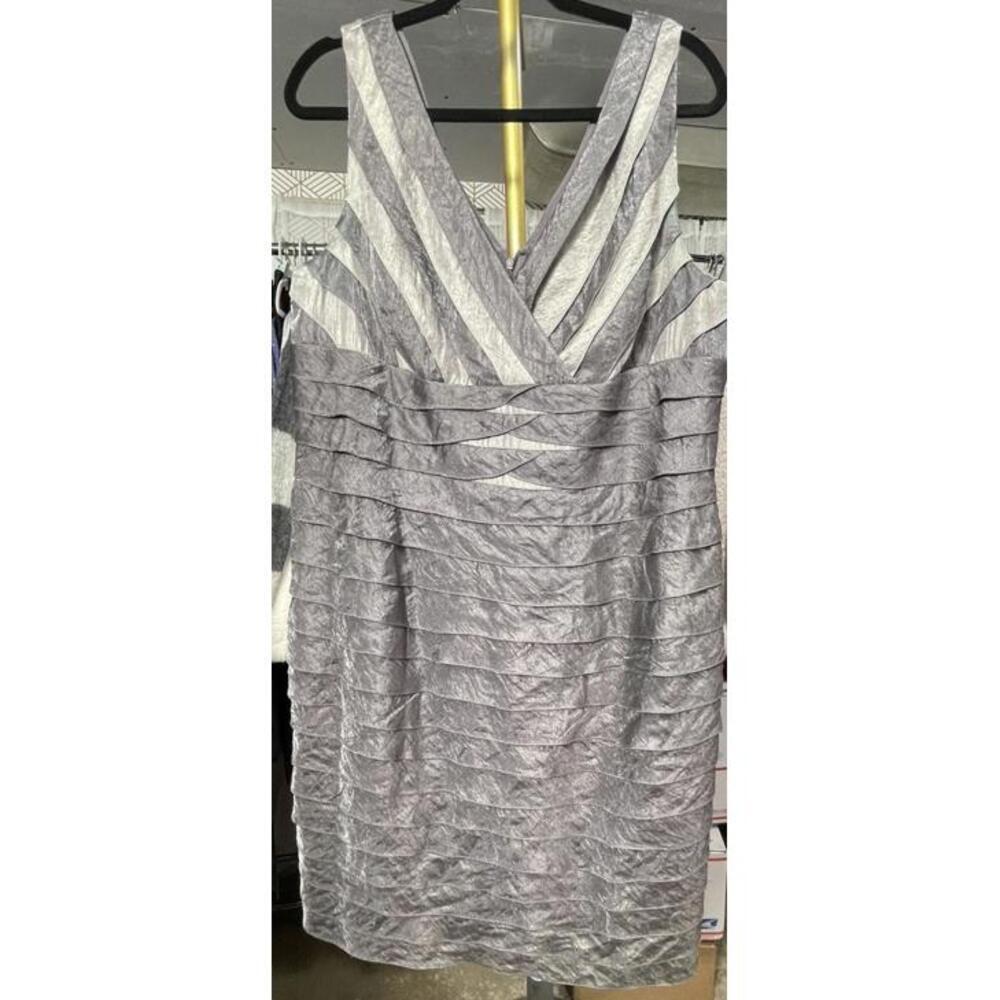Adriana Papell Silver Shutter Pleat Knee Length Dress Size 16W